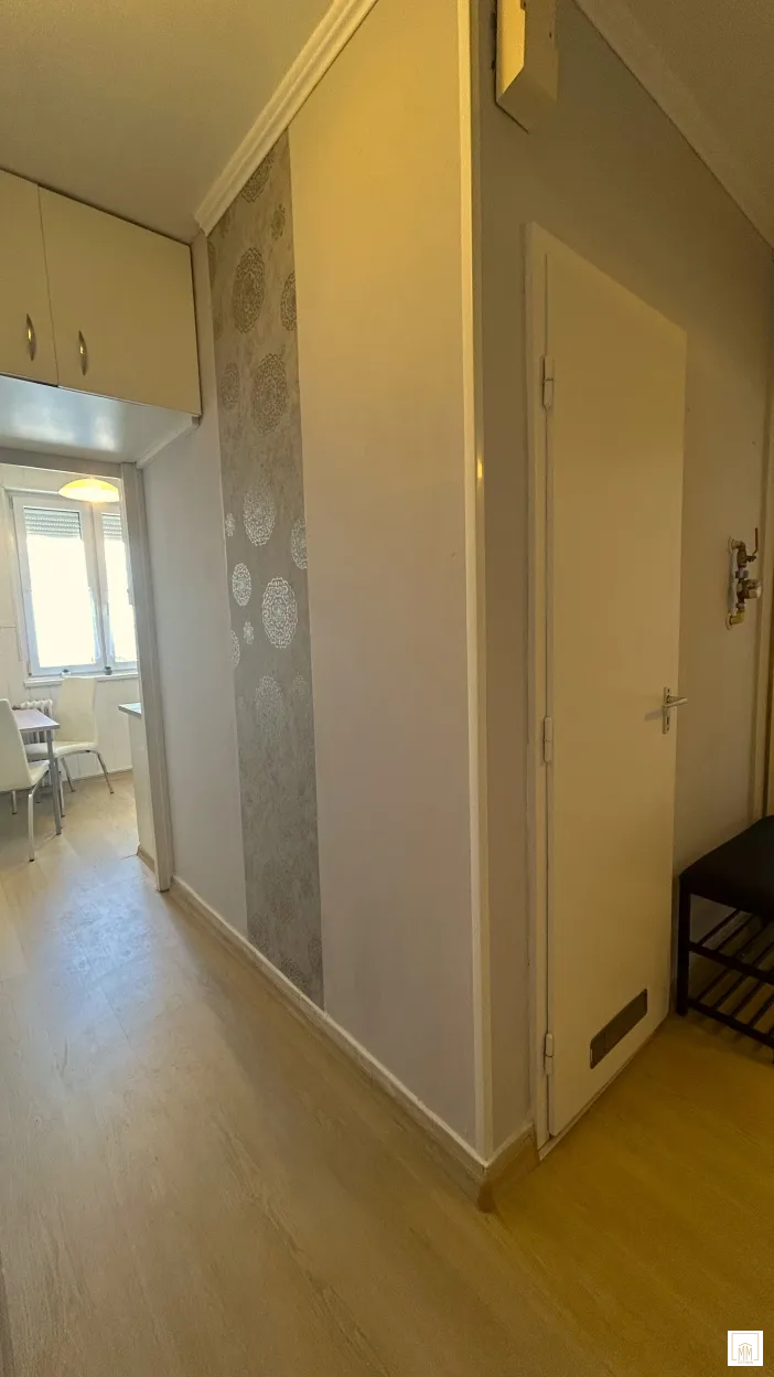 Kiadó 2 szobás, erkélyes, teljesen felújított, bútorozott 8. kép