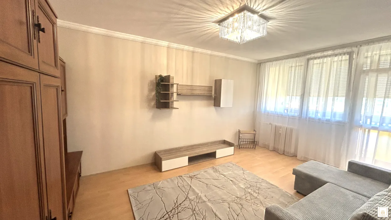 Kiadó 2 szobás, erkélyes, teljesen felújított, bútorozott 5. kép