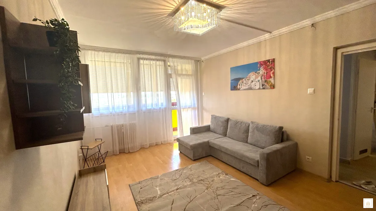 Kiadó 2 szobás, erkélyes, teljesen felújított, bútorozott 3. kép
