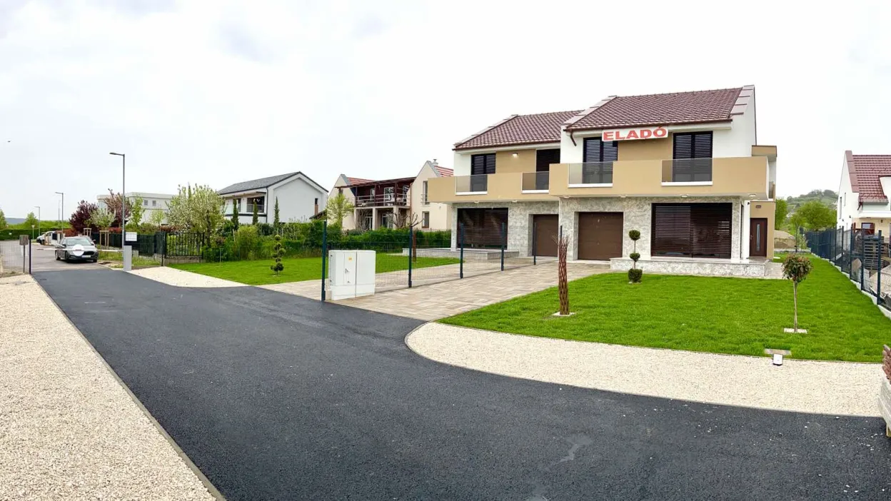 Új építésű balatoni panorámás ikerház Balatonfüreden 1. kép